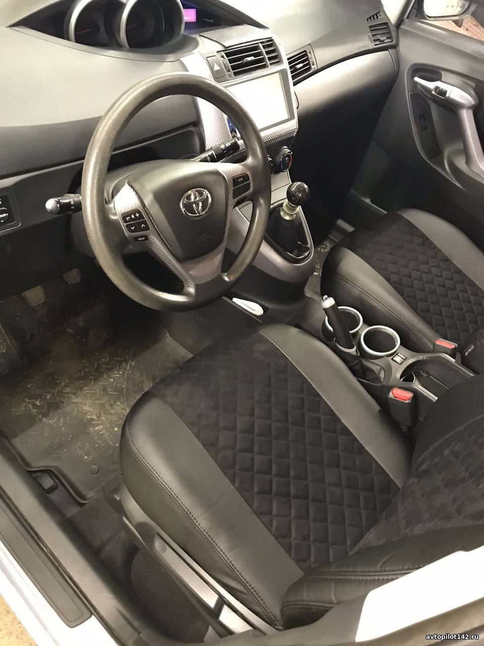 Перейти на страницу товара Чехлы для Toyota Verso I (7 мест) с 09-12г.